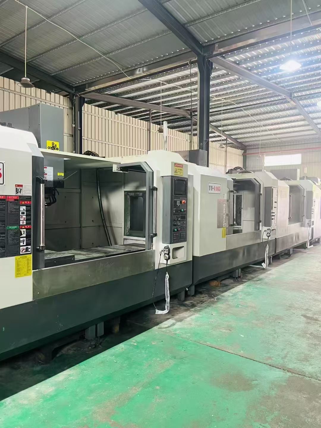 特價(jià)多臺(tái)宇陽v1165三軸線加工中心，三菱M80系統(tǒng)