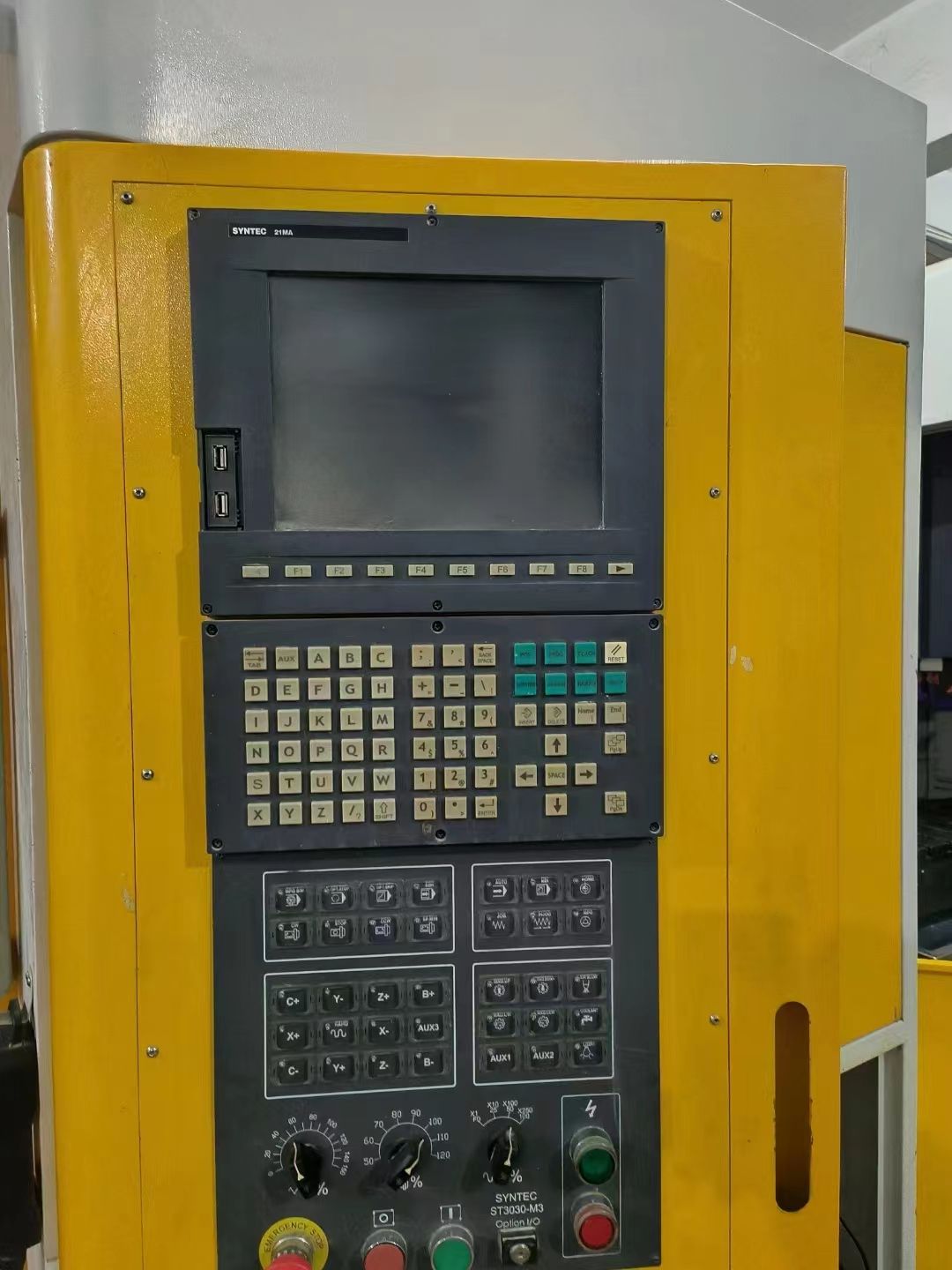 新到大興650雕銑機(jī)兩臺(tái)，新代21MA系統(tǒng)，帶斗笠式刀庫(kù)12把，日本安