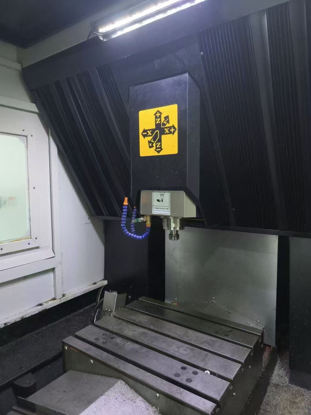 喬鴻650精雕機,寶元*6800系統(tǒng)