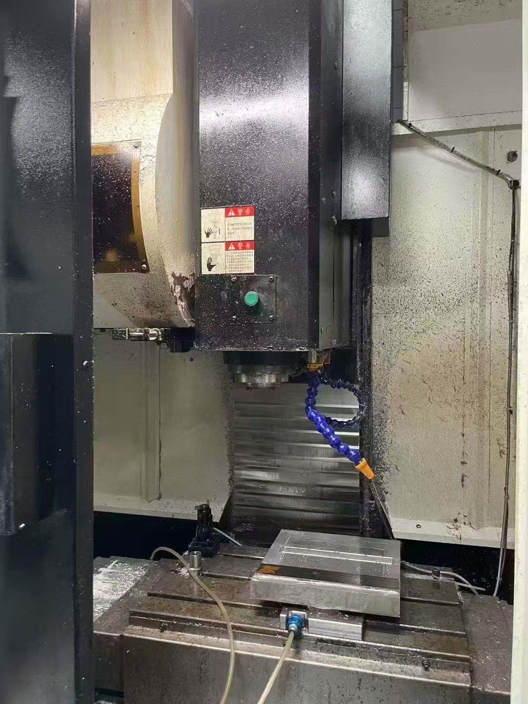 上新工廠在位雙胞胎臺(tái)群V6三線軌加工中心