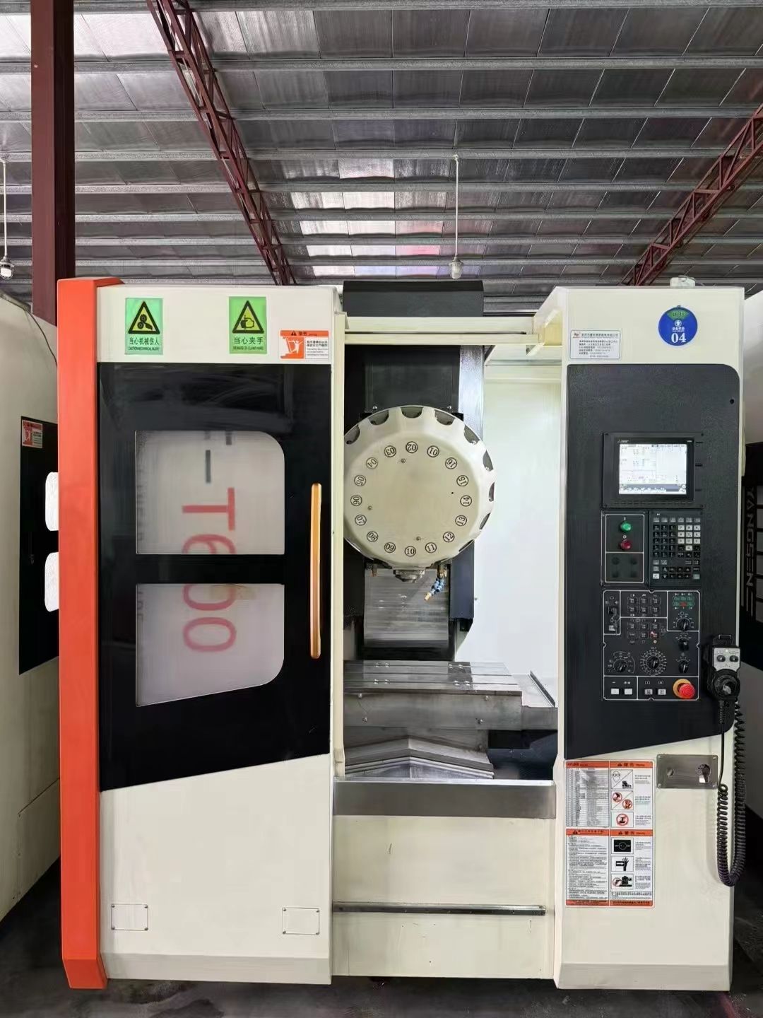 寶烽T600鉆攻機(jī)，兩臺(tái)，三菱M80系統(tǒng) 機(jī)況完美，一機(jī)多用。 小螺