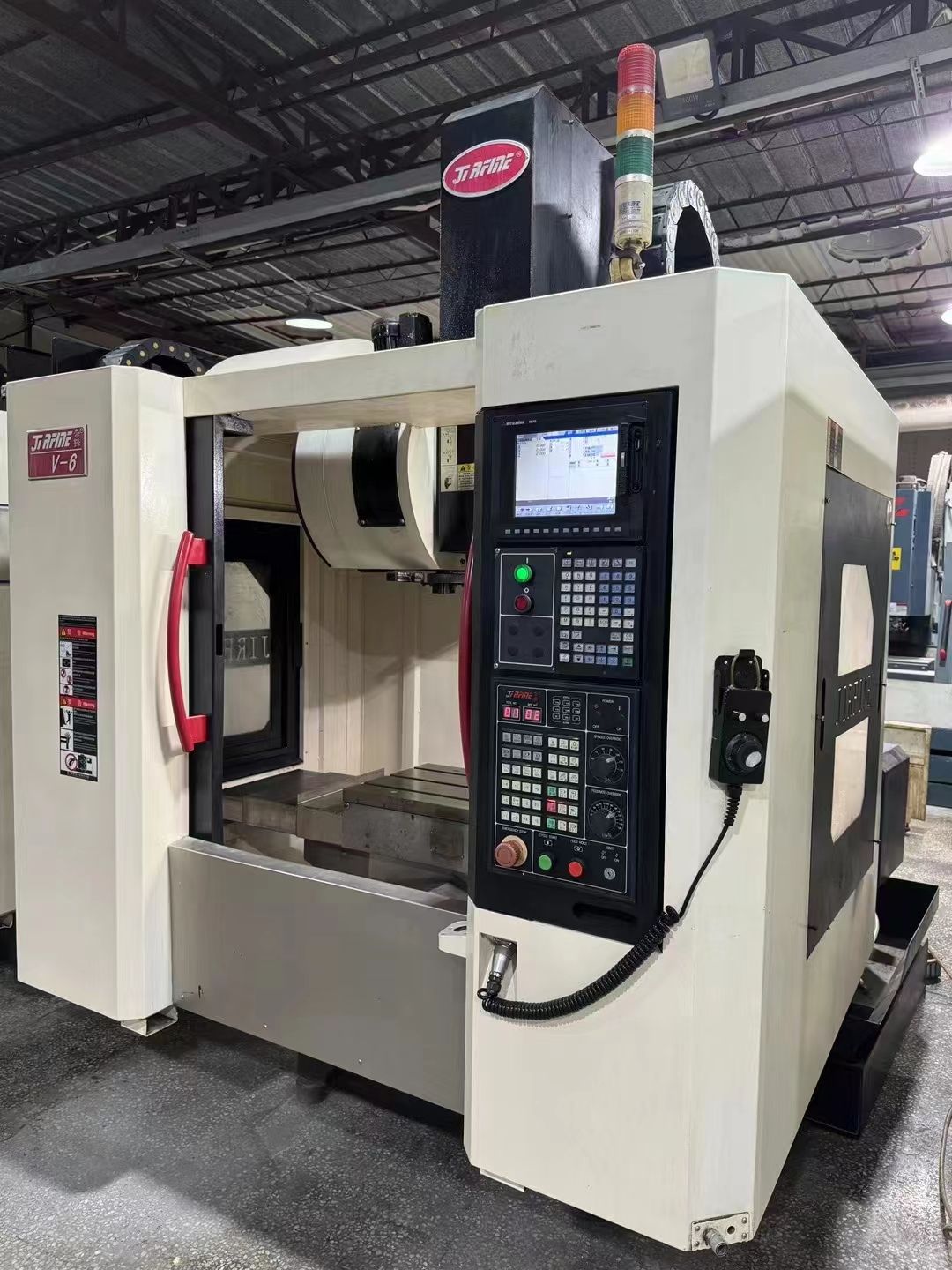喬峰V6 同款還有5??臺三菱M70A系統(tǒng) BT40主軸12000轉三