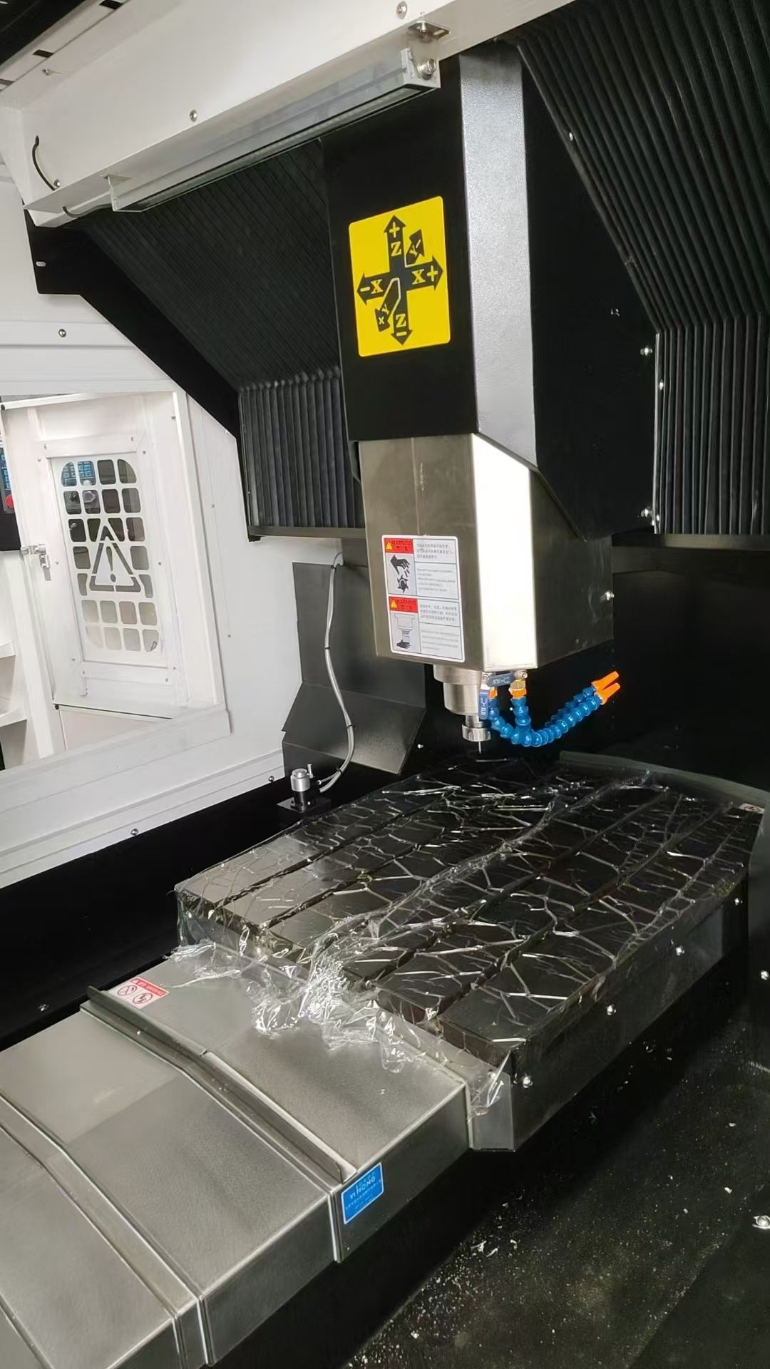 雙胞胎重型創(chuàng)能款鋒順870大型精雕機(jī)，新代21MA-E系統(tǒng)