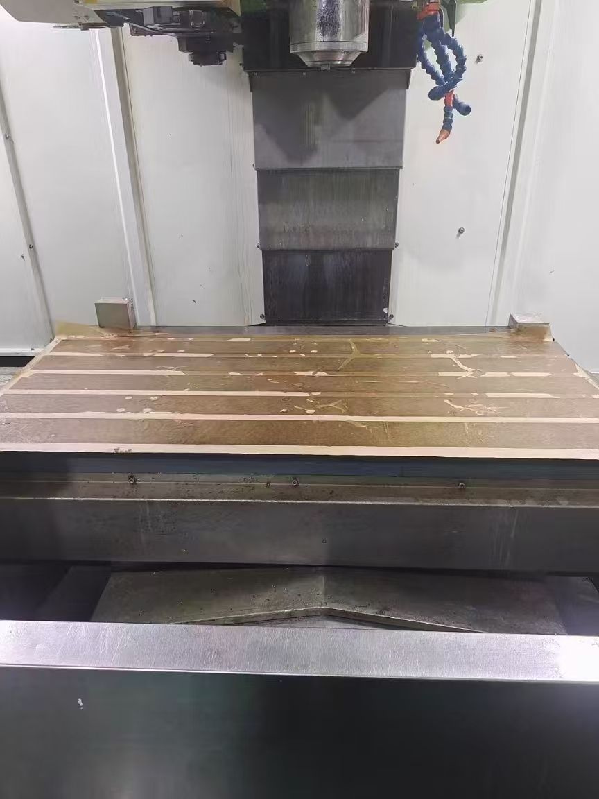 上新重型中揚(yáng)v1160三線軌加工中心，三菱M80系統(tǒng)
