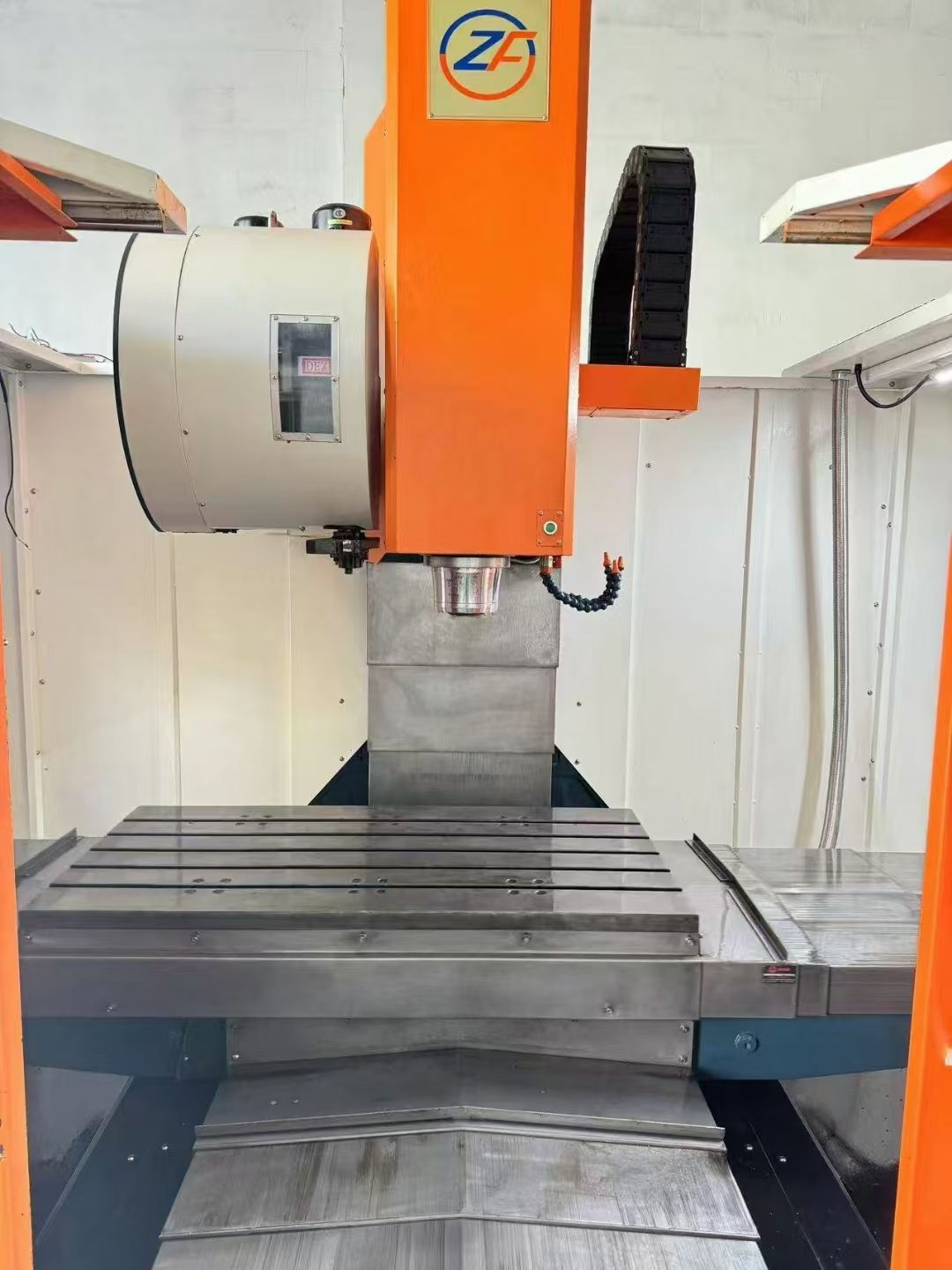 上新澤鋒1370三線(xiàn)軌加工中心