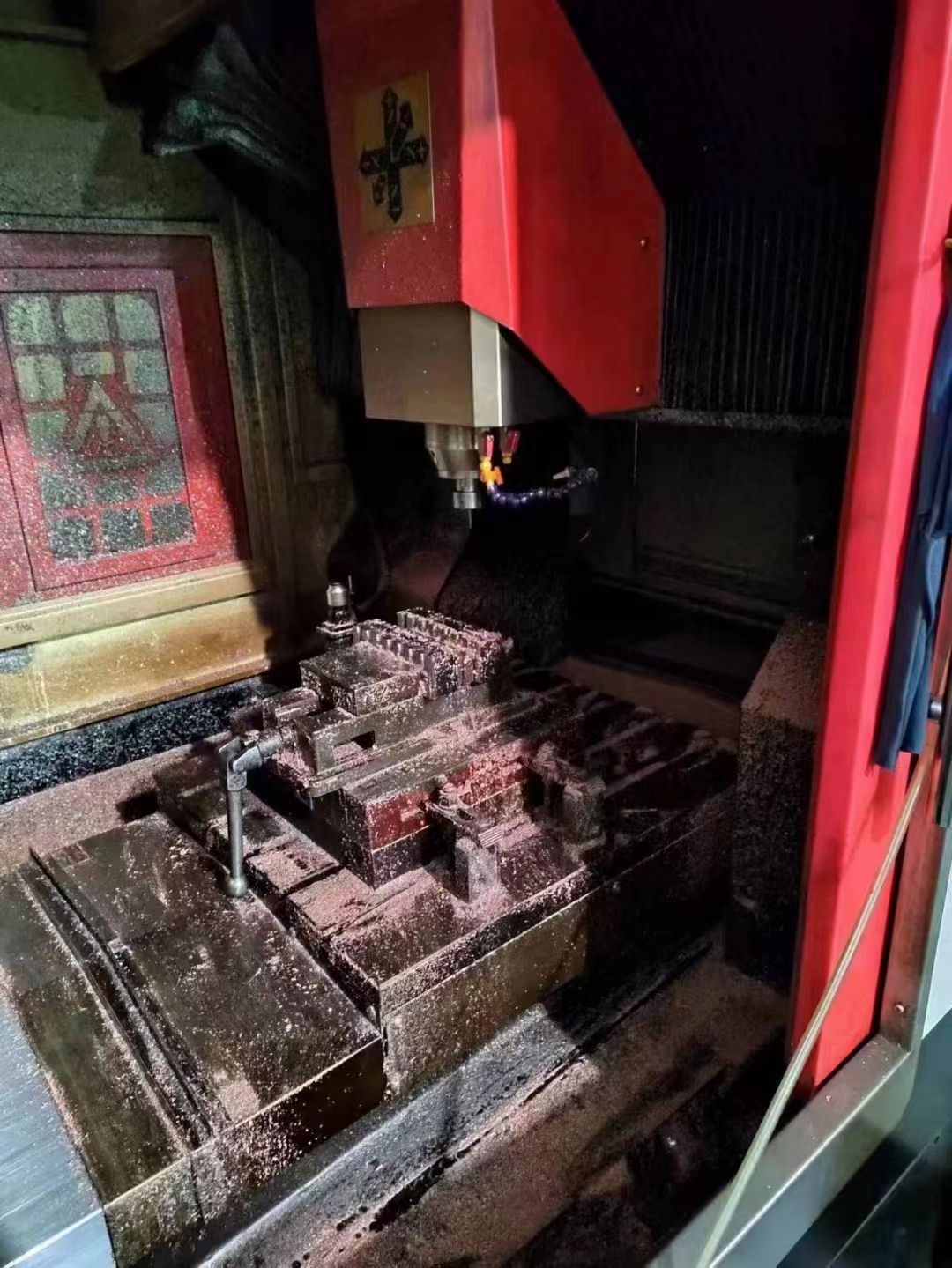 到貨一臺2021年出廠匯高870精雕機(jī)重型機(jī)身新代系統(tǒng) 主軸7.5千瓦