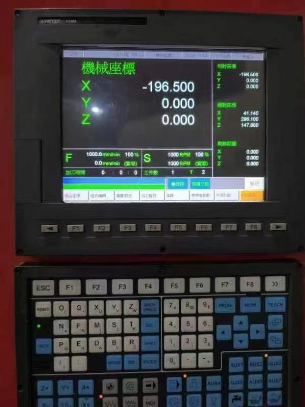 盛鋒650刀庫精雕機(jī) 新代21ma系統(tǒng)，帶12把斗笠刀庫，bt30氣動(dòng)
