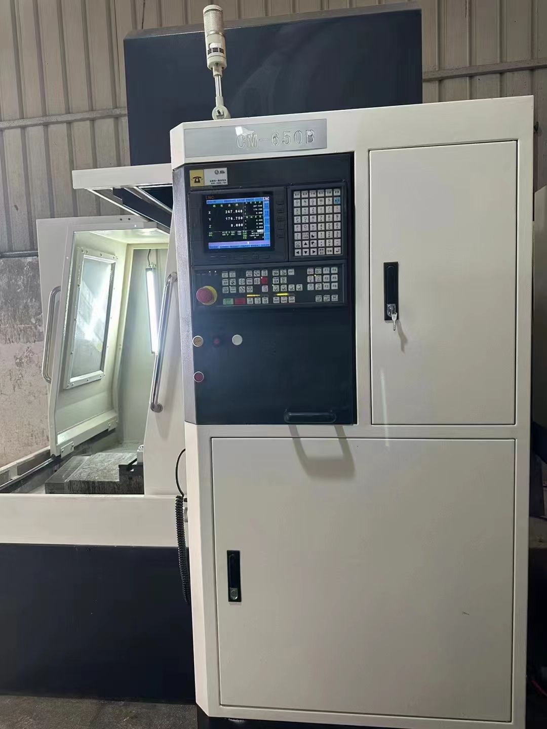 原裝捷永達(dá)650精雕機(jī)、寶元系統(tǒng)、BT30、5.5kw、24000轉(zhuǎn)、