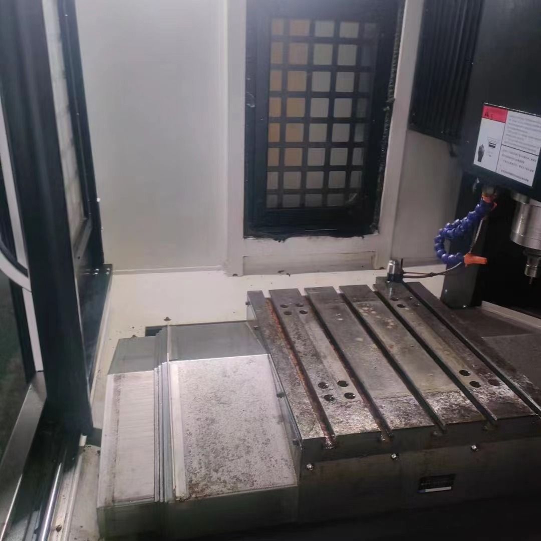 喬鴻650雕銑機，新代21MA系統(tǒng)，安川7系驅(qū)動電機，新機二手價