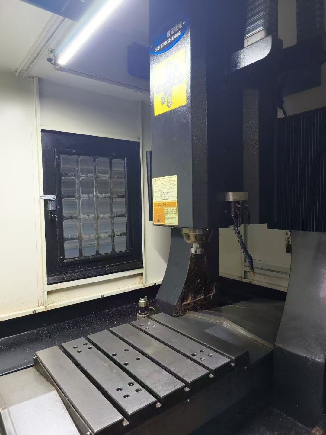 雙胞胎勝宏650精雕機，新代21ma系統(tǒng)