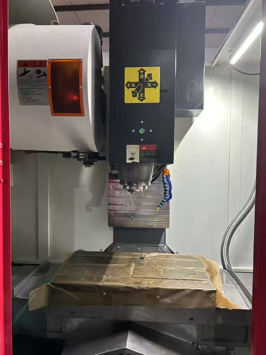 機(jī)況超好 聯(lián)益邦V6加工中心，三菱M80系統(tǒng)，BT40主軸12000轉(zhuǎn)