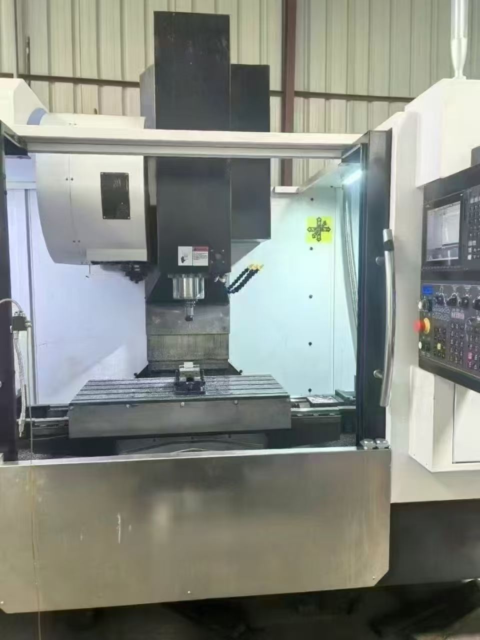 雙胞胎華群V850三線軌加工中心，三菱M80系統(tǒng)