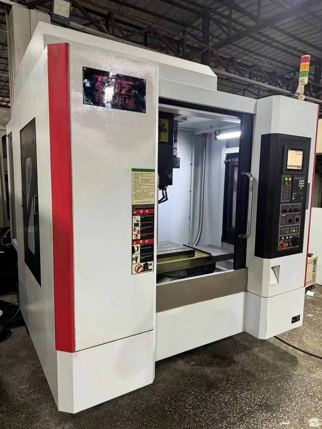 特臺(tái)征V6三菱M80系統(tǒng) BT40主軸10000轉(zhuǎn)帶油冷機(jī) 三軸線軌