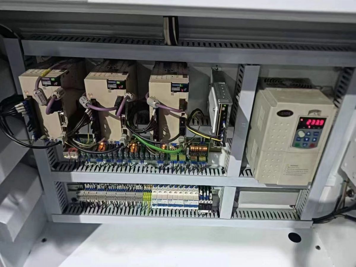 精品22年原裝世通870精雕機(jī)，主軸140直經(jīng)ER40主軸11KW/1