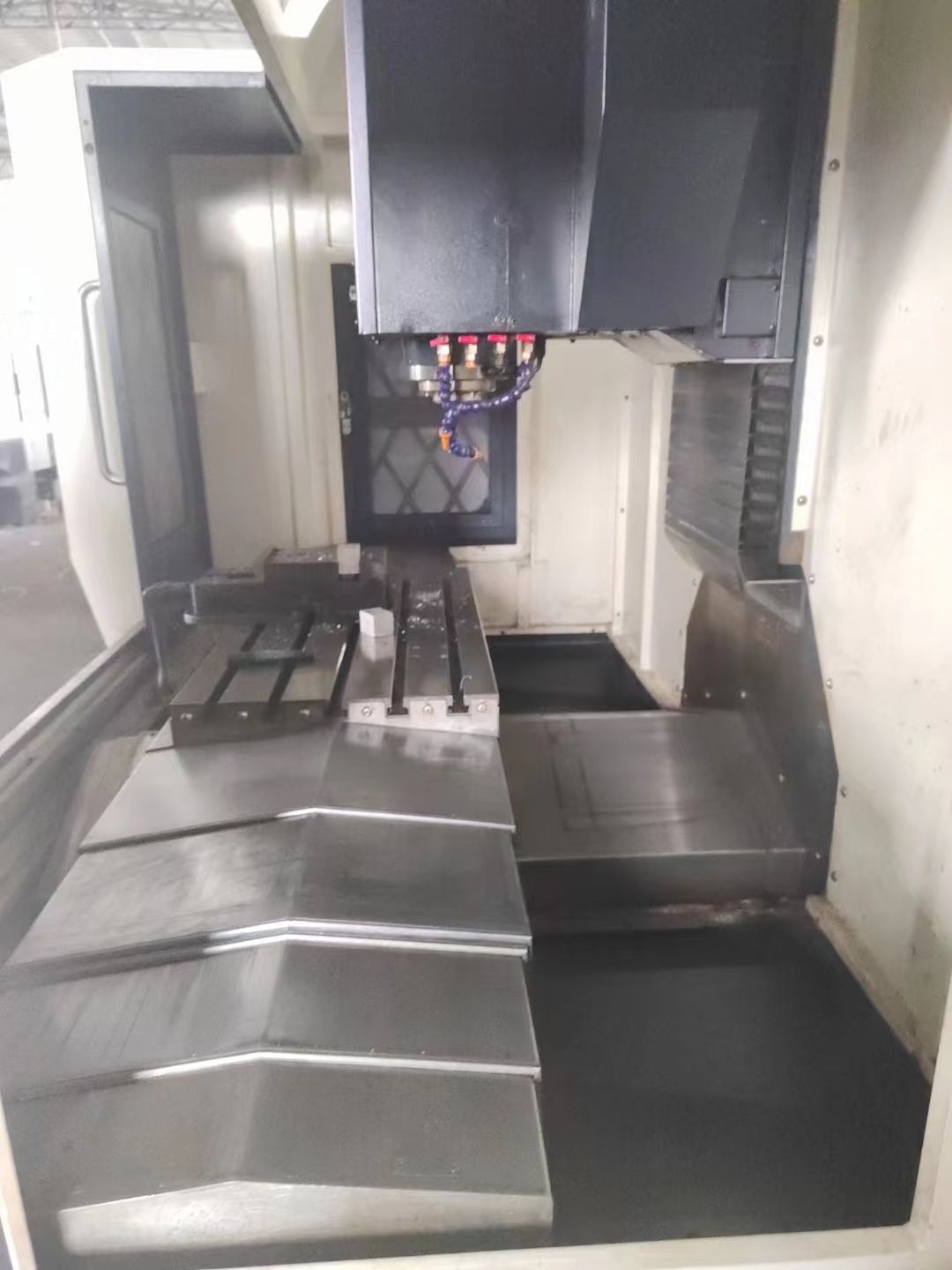 原汁原味寶烽v850三線軌 三菱m70系統(tǒng)，臺(tái)灣唯隆主軸12000轉(zhuǎn)速
