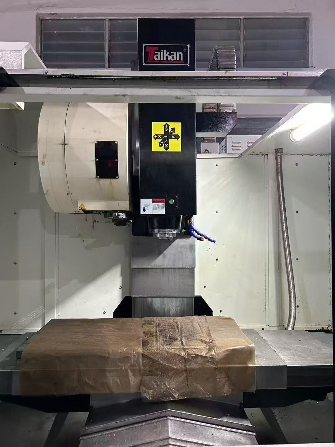 到貨臺群V10加工中心，三菱M80系