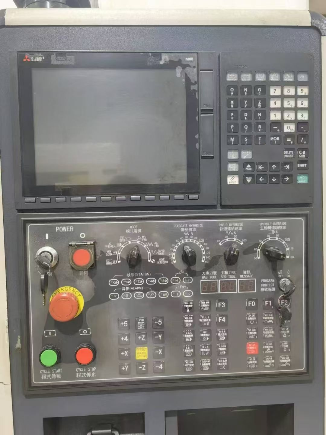 佳普斯鉆功T6同款兩臺。 新代21MA系統(tǒng)，安川驅(qū)動電機，伺服刀庫16