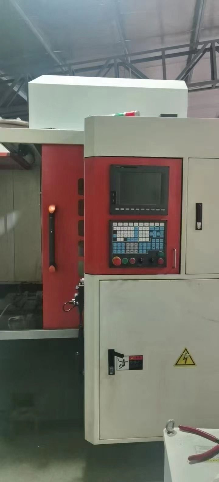 轉(zhuǎn)讓聯(lián)邦650精雕機、新代21ma系統(tǒng)、機況很好