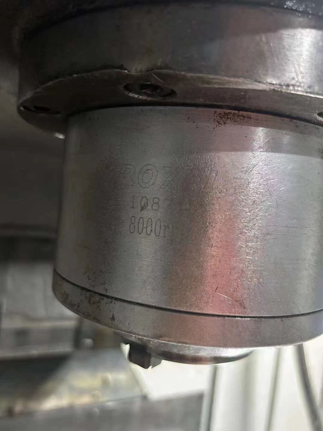 寶佳1165模具機(jī)，三軸硬軌導(dǎo)軌雪亮，三菱M70A系統(tǒng)，臺(tái)灣鑼毅主軸1