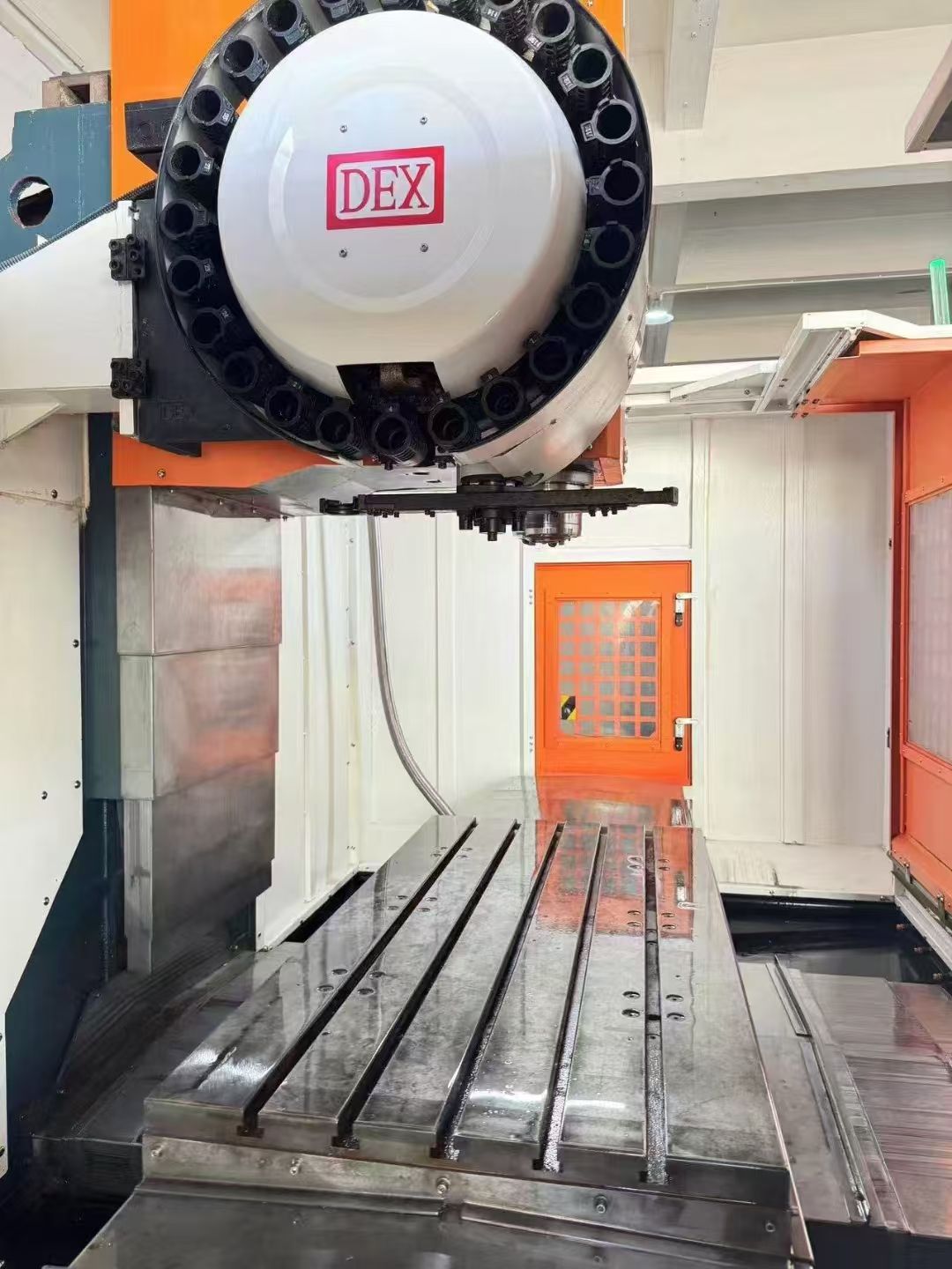 上新澤鋒1370三線(xiàn)軌加工中心