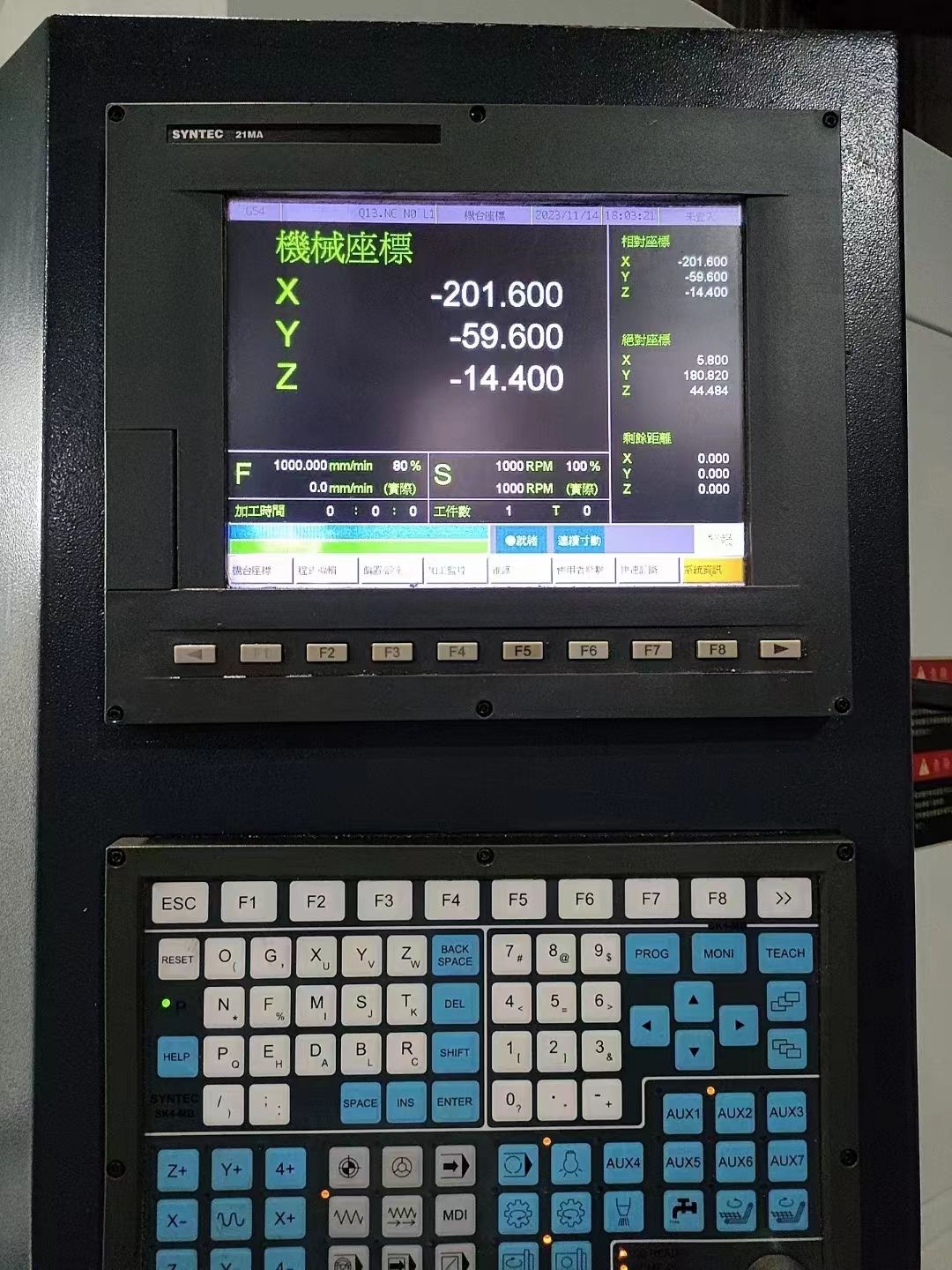 享譽(yù)650精雕機(jī) 新代21ma系統(tǒng)，bt30氣動(dòng)主軸5.5千瓦2400