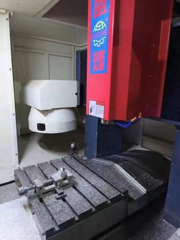 盛鋒650刀庫精雕機(jī) 新代21ma系統(tǒng)，帶12把斗笠刀庫，bt30氣動(dòng)