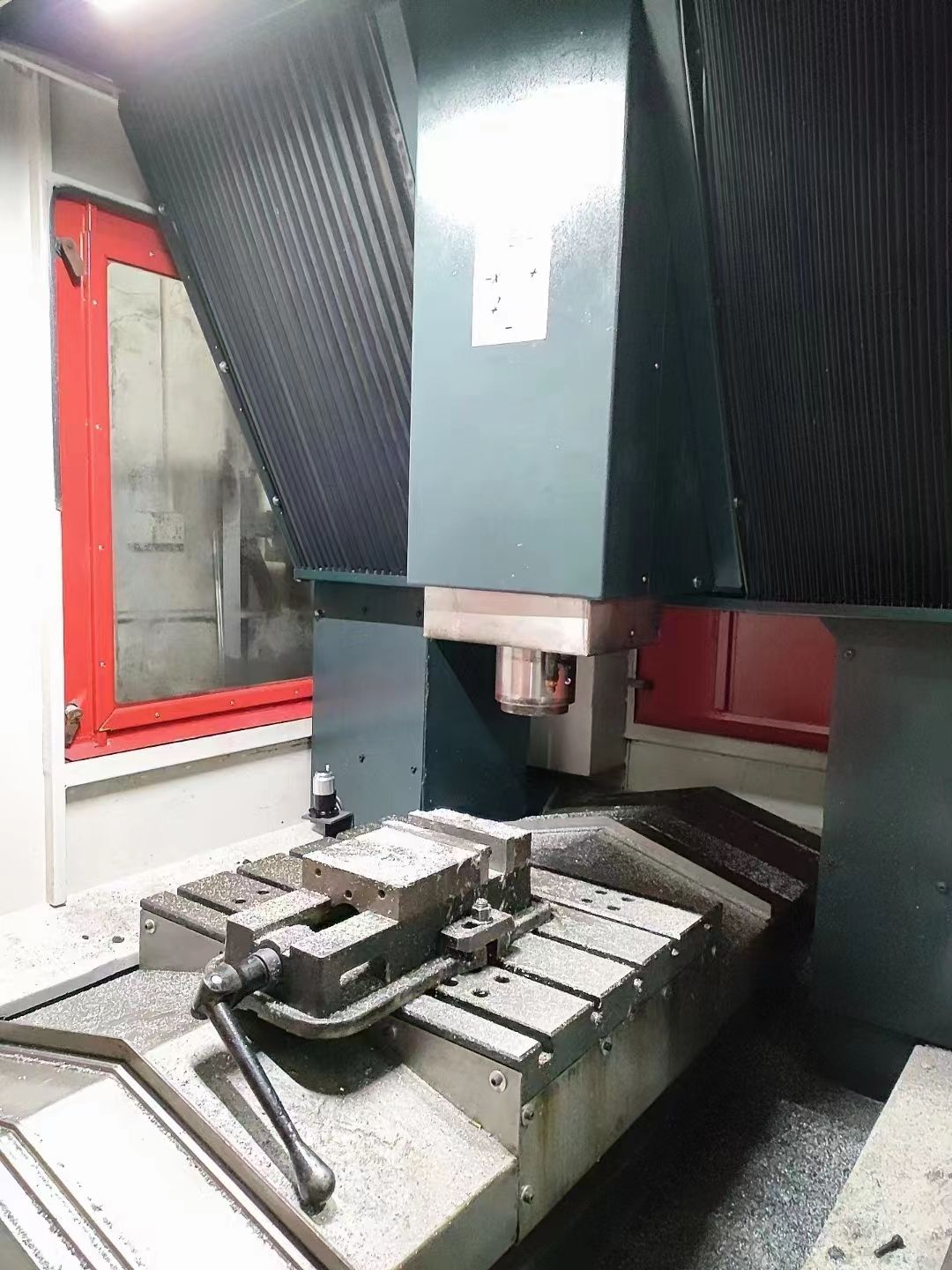 高成650精雕機(jī)新代21ma系統(tǒng)，bt30氣動(dòng)主軸5.5千瓦30000