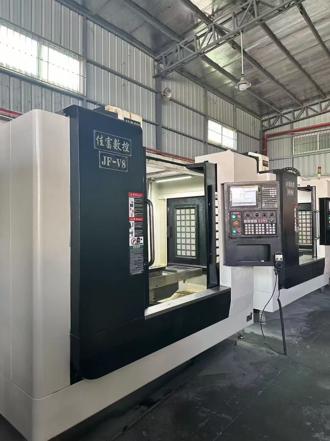 特價佳富JF-V850三線軌加工中心，三菱M80系統(tǒng)，三軸滾柱線軌，臺