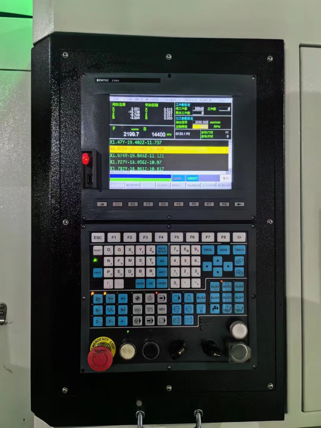喬鴻870刀庫精雕機(jī)新代22MA系統(tǒng)，BT30氣動主軸8.0千瓦180