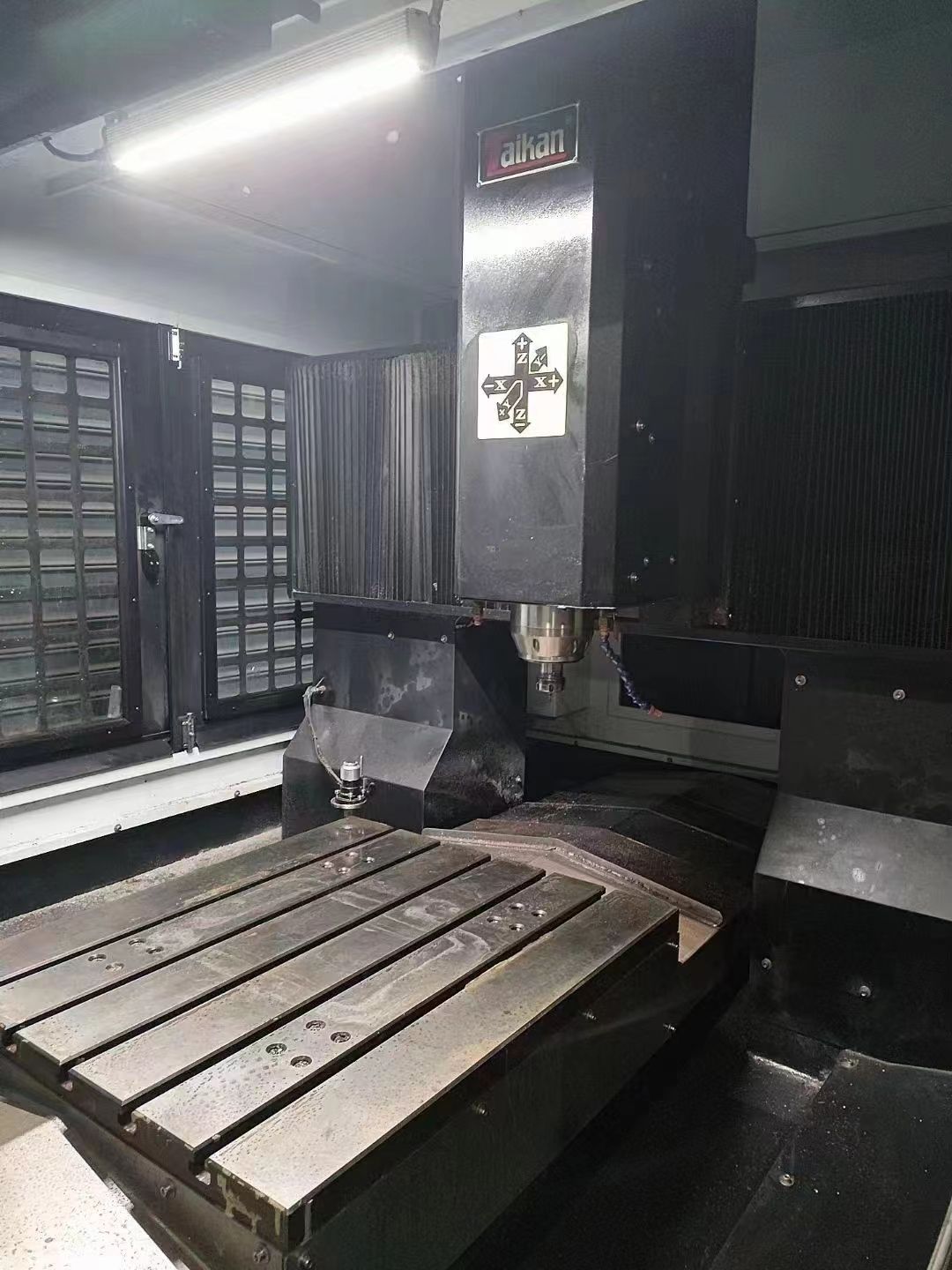 同款多臺臺群870精雕機，新代21ma系統(tǒng)，ER32強力主軸8.0千瓦