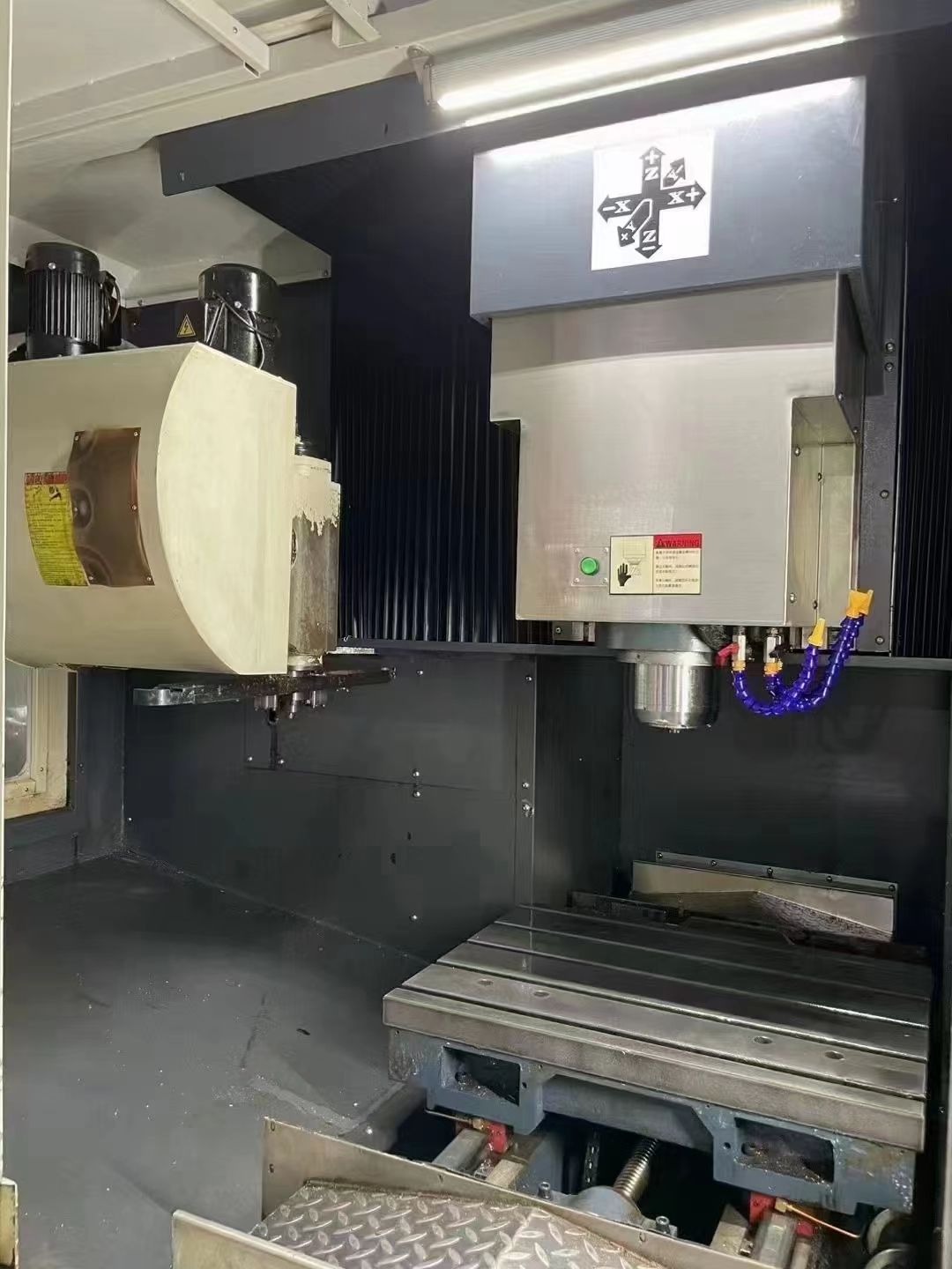 上仕精機(jī)860，三菱M80A，帶模具包，三軸45滾柱線軌，主軸1500