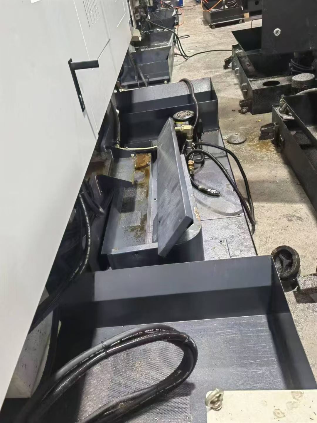 喬鴻粵霸重型V866，三菱M80A系統(tǒng)、重型床身三軸45滾柱線軌，三軸