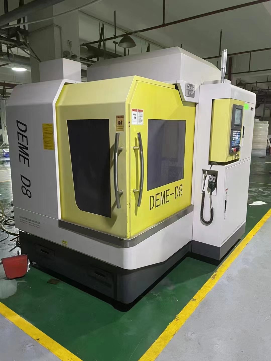 廠在位德米870精雕機(jī)重型創(chuàng)能床身斗笠刀庫新代21MA-E系統(tǒng)