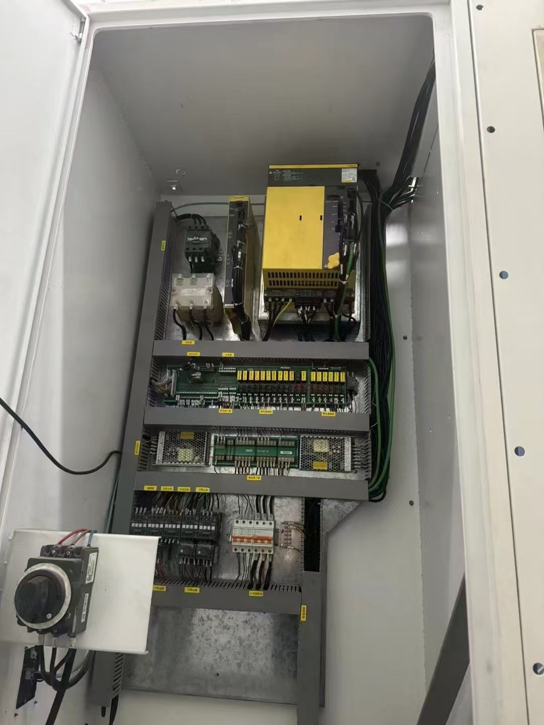 到貨一臺佳富1270加工中心