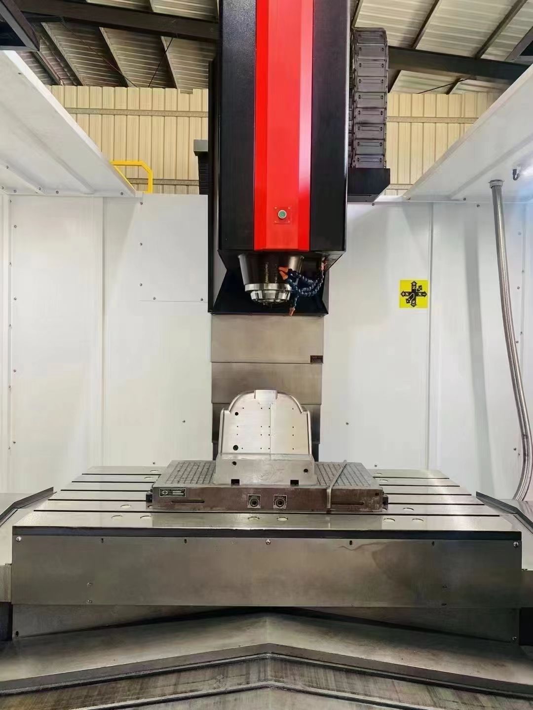 佳富1480、寶峰1370  重型三線模具機，準新機二手價，無刀庫，機