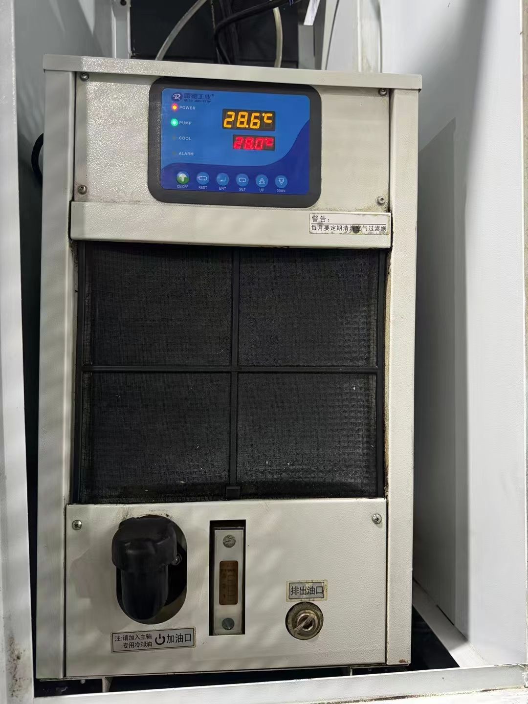 特臺(tái)征V6三菱M80系統(tǒng) BT40主軸10000轉(zhuǎn)帶油冷機(jī) 三軸線軌