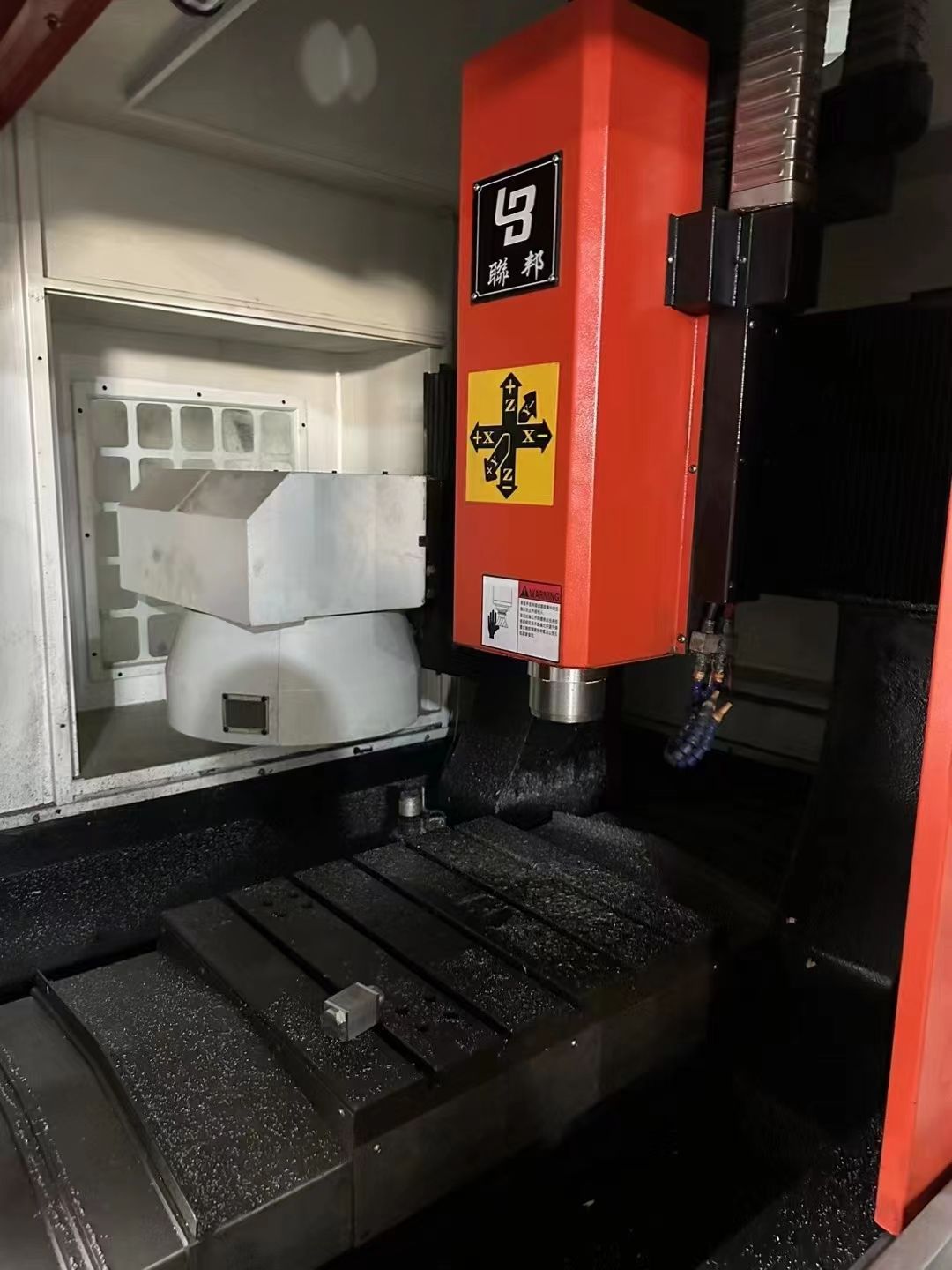 只有小幾萬聯(lián)邦650精雕機(jī)新代21maBT3024000轉(zhuǎn)帶12把刀庫