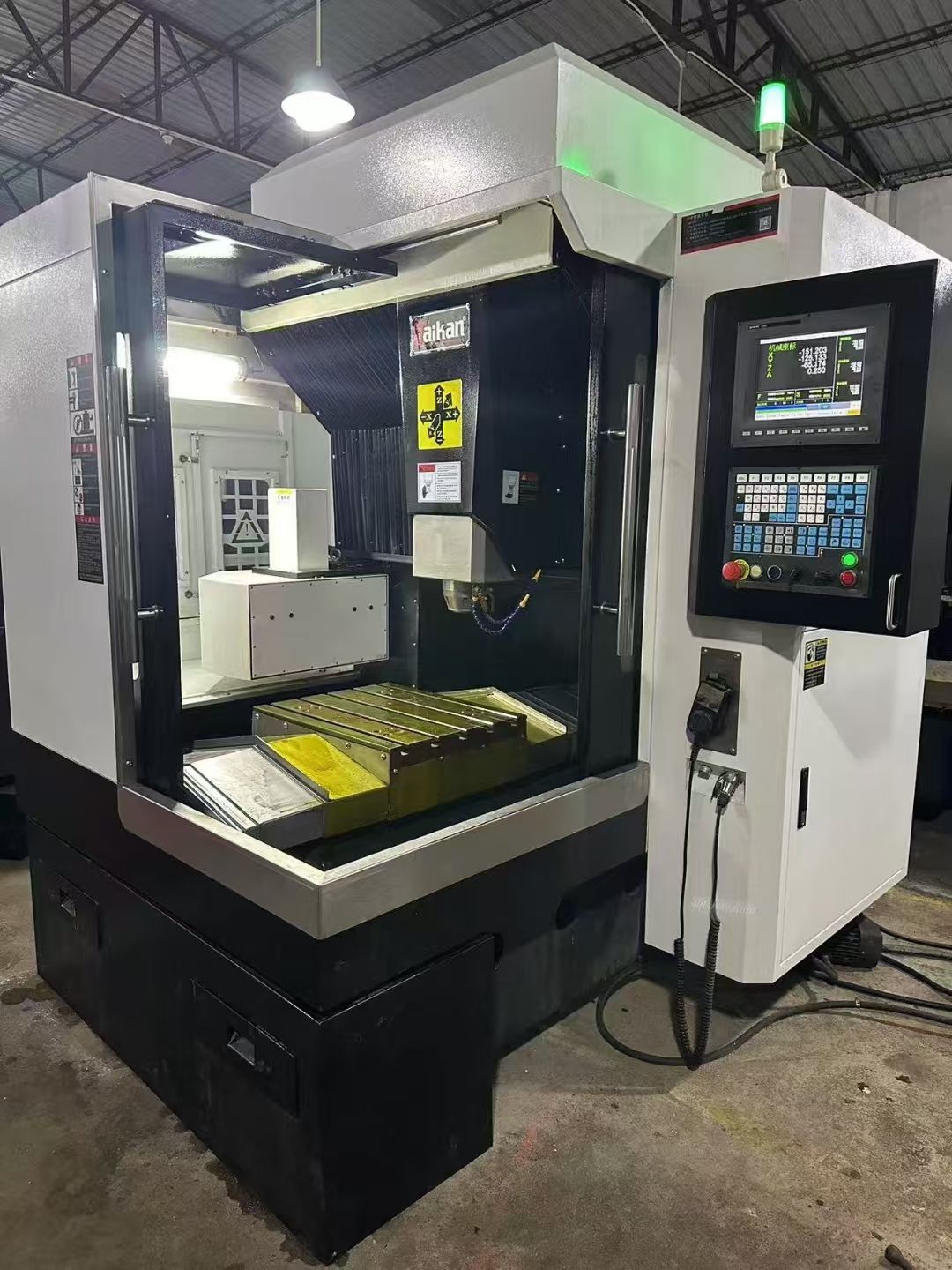 上新重型明科1165加工中心機