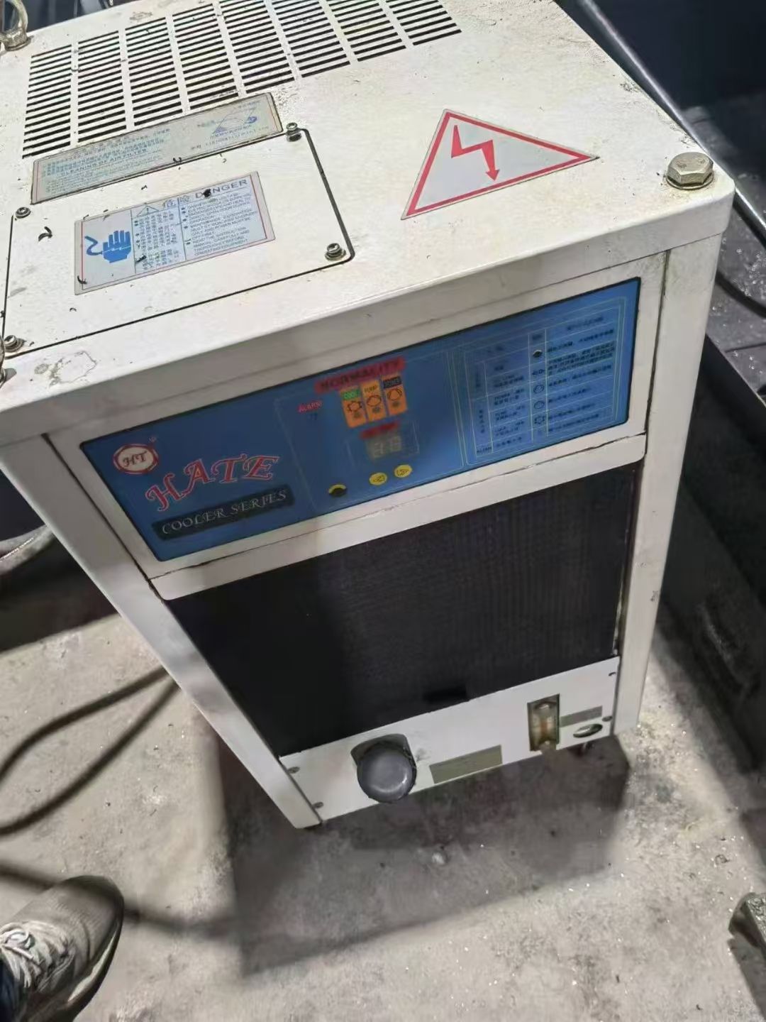 喬鴻粵霸重型V866，三菱M80A系統(tǒng)、重型床身三軸45滾柱線軌，三軸