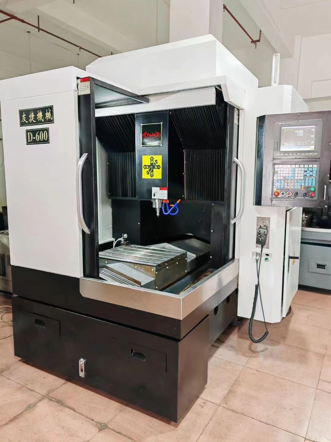 到貨臺(tái)群精機(jī)T-700SE鉆攻