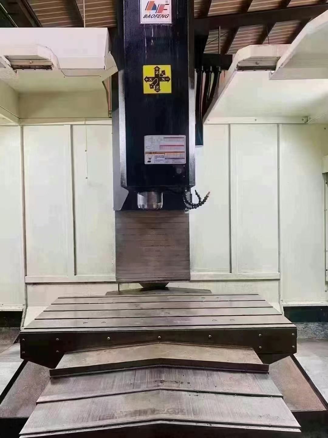 雙準新寶烽BF-1370V模具機，三軸重型滾柱線軌，三菱M80系統(tǒng)，1