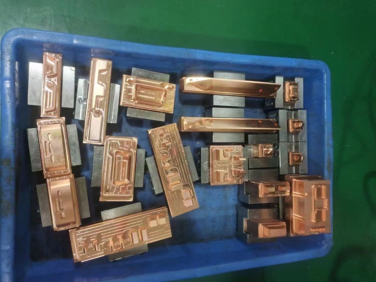 工廠在位友捷650雕銑機轉(zhuǎn)讓，臺灣新代21MA系統(tǒng)，2019年3月，B