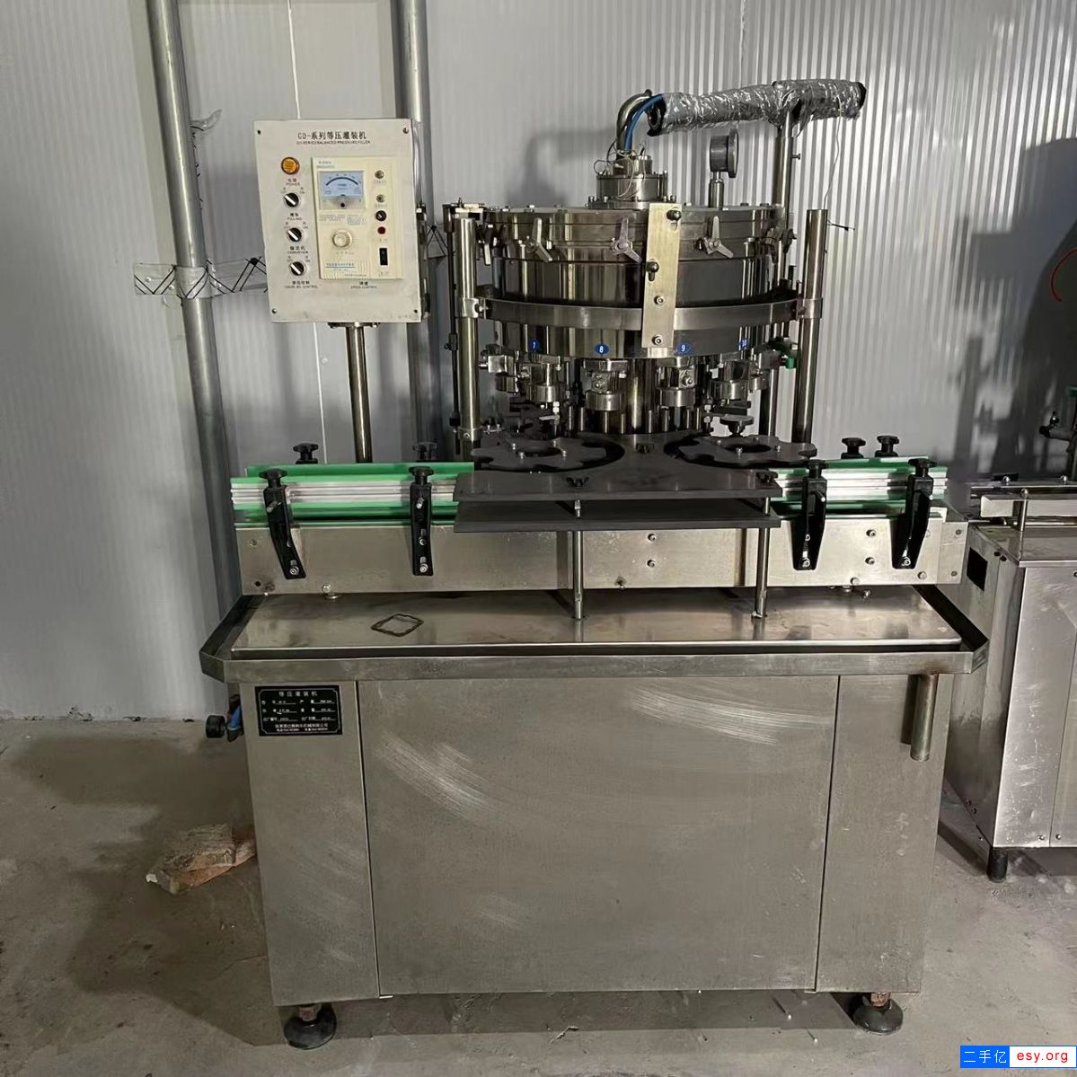 出售二手易拉罐灌裝機 啤酒 雞尾酒 碳酸飲料易拉罐灌裝機