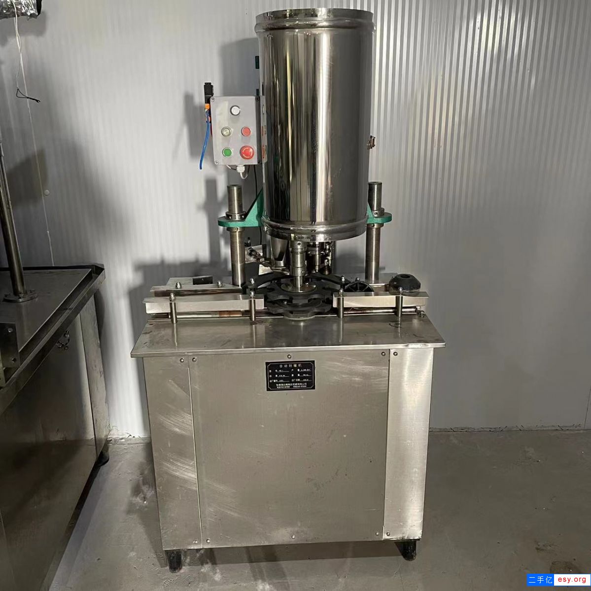 出售二手易拉罐灌裝機 啤酒 雞尾酒 碳酸飲料易拉罐灌裝機