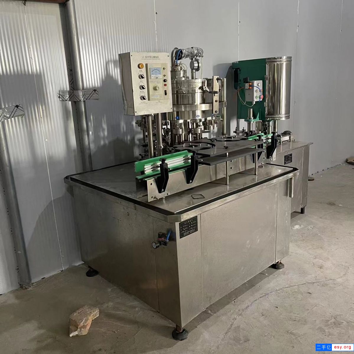 出售二手易拉罐灌裝機 啤酒 雞尾酒 碳酸飲料易拉罐灌裝機