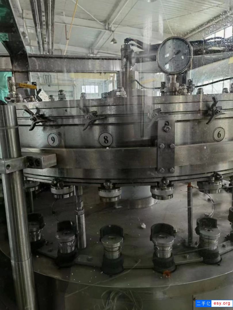 出售九成新二手易拉罐灌裝機 雞尾酒 預(yù)調(diào)酒含氣飲料灌裝機