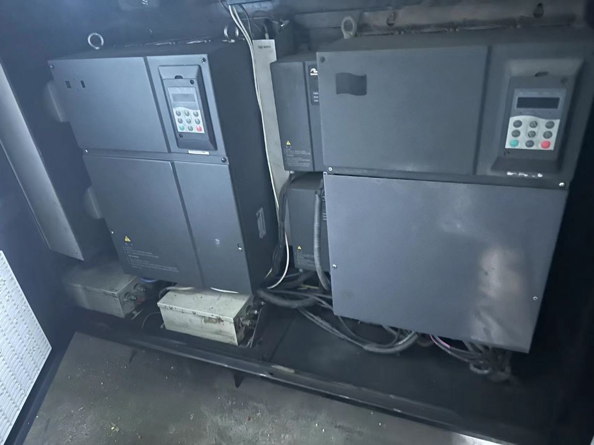 震雄1250噸伺服機，有油有斗二手注塑機