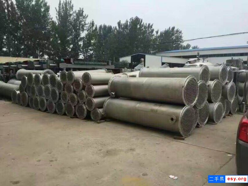 二手列管冷凝器現(xiàn)貨大量，價(jià)格便宜，現(xiàn)場試壓