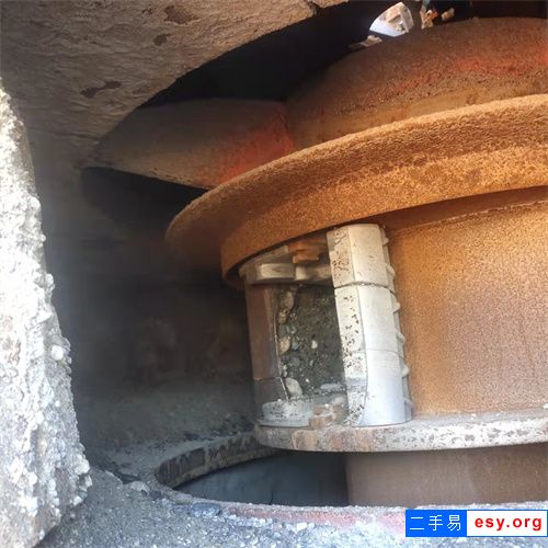 出售二手紅星雙132KW電機(jī)沖擊破,9526沖擊式制砂機(jī)