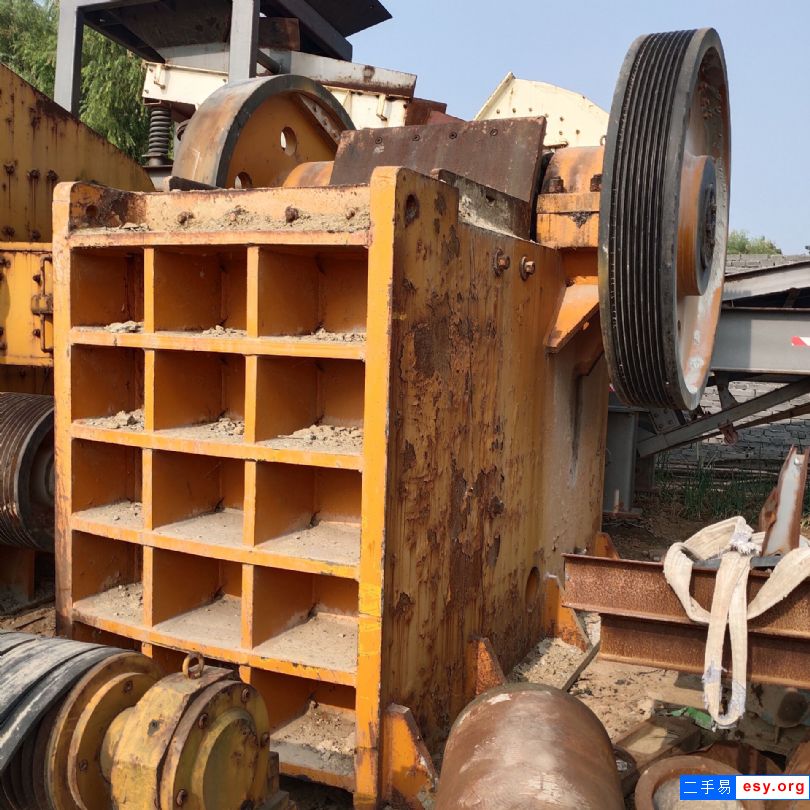 出售二手九成新上海800x1060顎式破碎機(jī),大型鄂破